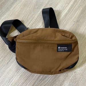 Clean lines belt bag
